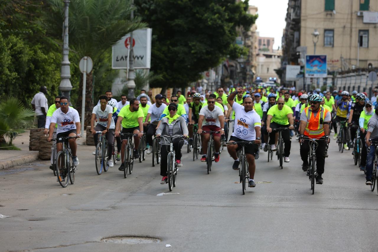 وزيرة البيئة تشهد مسيرة دراجات لمواجهة الاحتباس الحراري