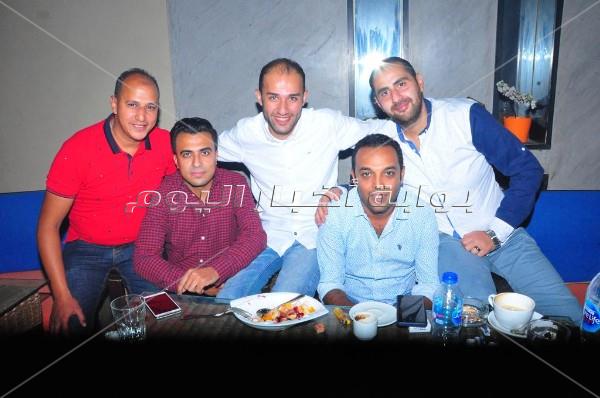 طارق عبد الحليم يحتفل بعيد ميلاد محمد حسن