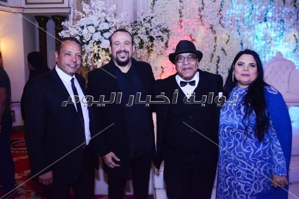 هشام عباس ومحي وفارس يحتفلون بزفاف «أحمد وحنين»