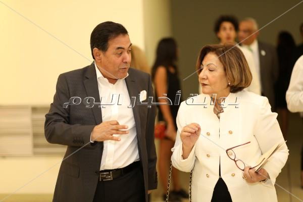 وزراء وفنانين يفتتحون معرض فن تشكيلي بقصر محمد علي