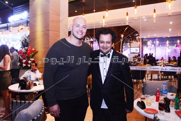 نجوم الفن والإعلام يشاركون في حفل افتتاح أحد المطاعم بمول مصر	