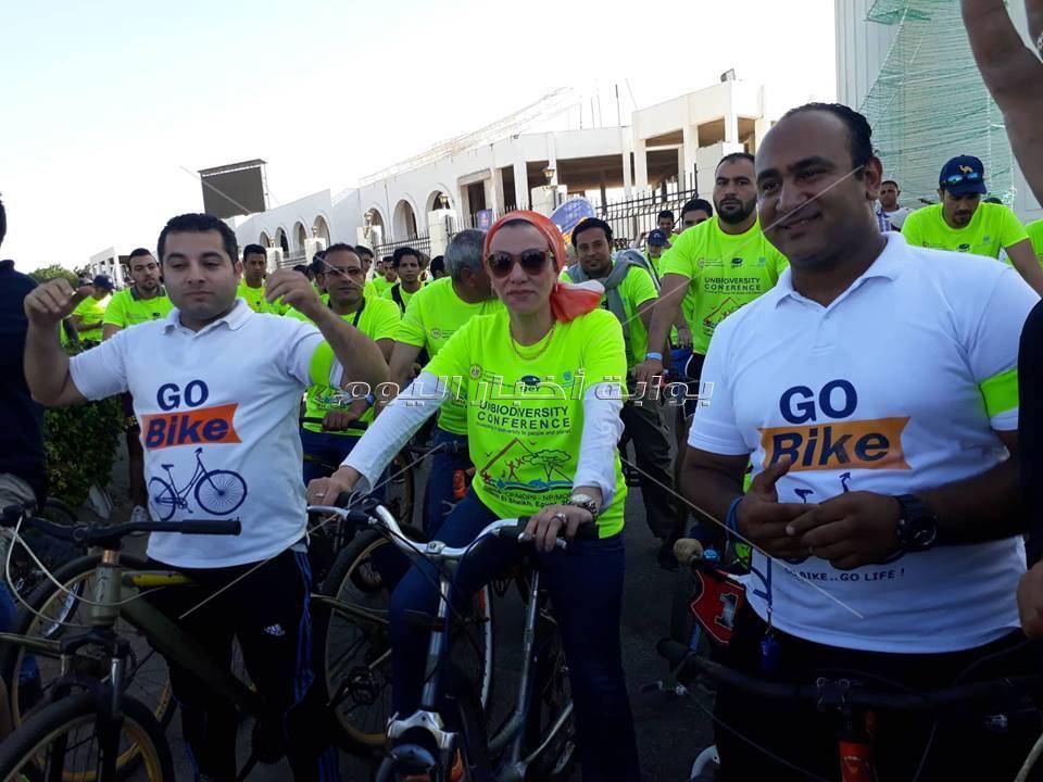 «وزيرة البيئة» تشارك في «ماراثون الدراجات» بشرم الشيخ