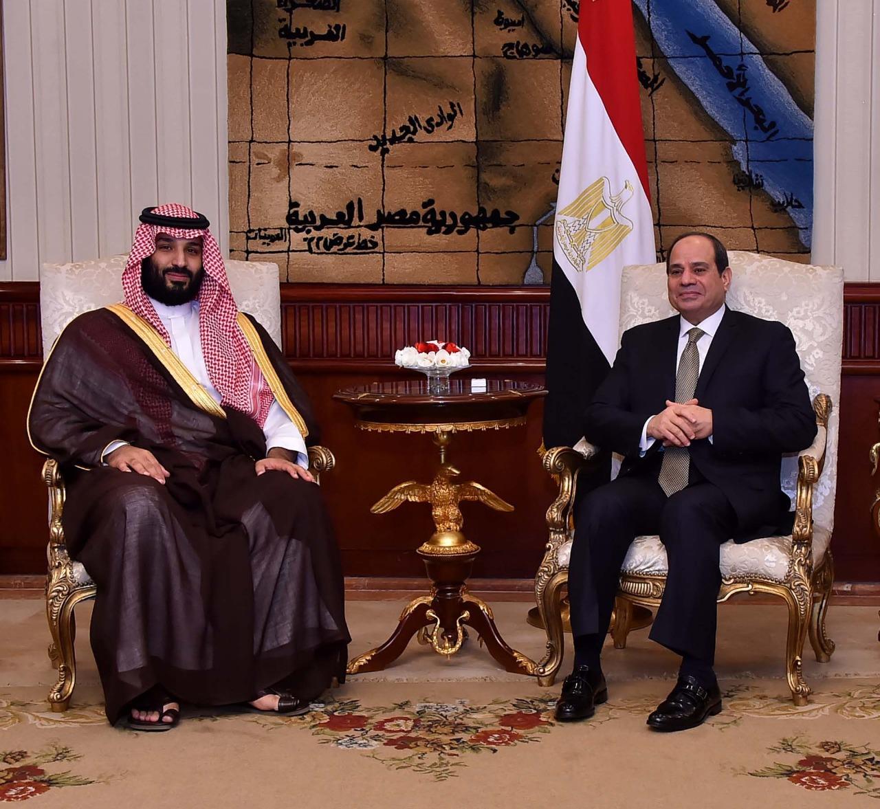 الرئيس السيسي يستقبل محمد بن سلمان في مطار القاهرة