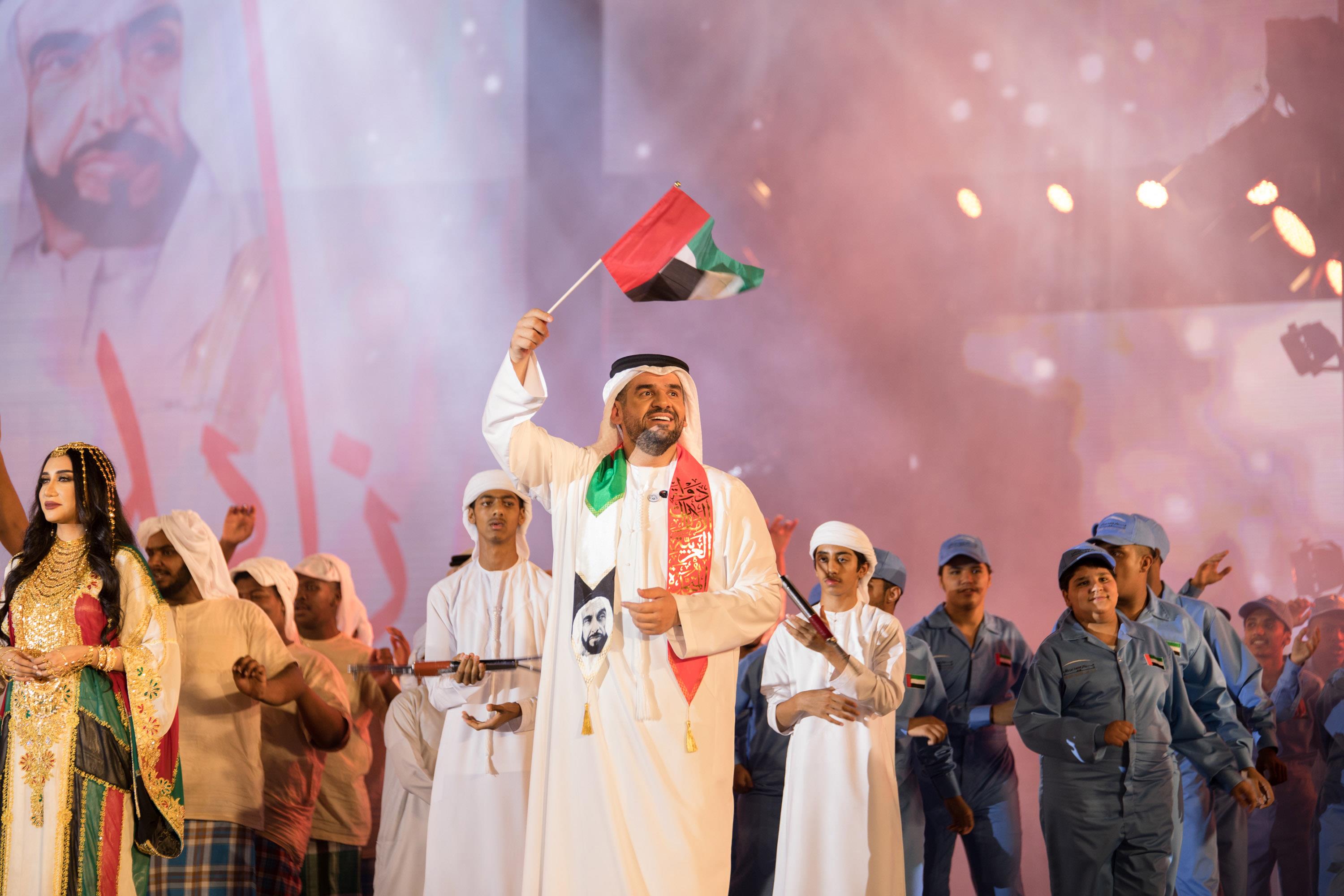 حسين الجسمي يجول إمارات "الإمارات" محتفلاً باليوم الوطني الـ47