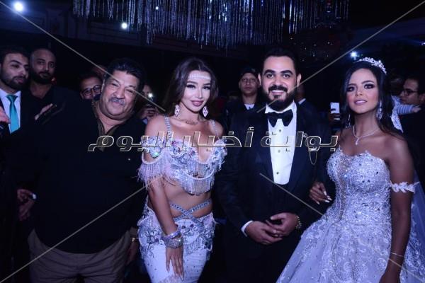 تامر حسني والليثي وجوهرة يشعلون زفاف «عماد وديان»