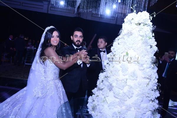 تامر حسني والليثي وجوهرة يشعلون زفاف «عماد وديان»