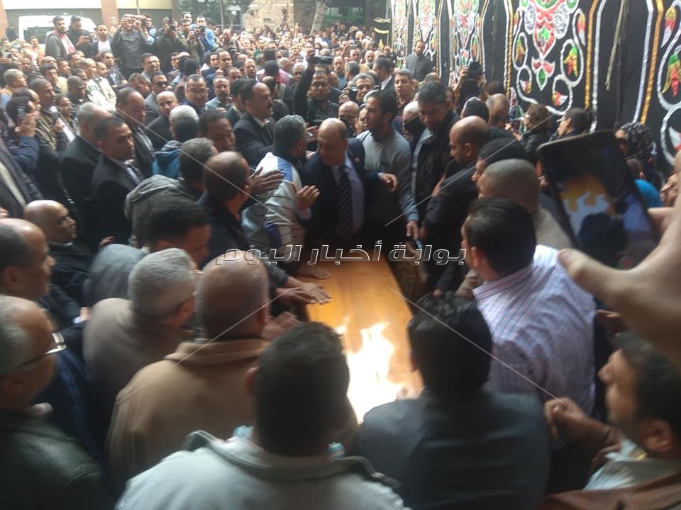 جثمان إبراهيم سعده يصل لشارع الصحافة 