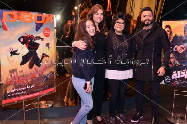 تامر حسني يحتفل بعرض «سبايدر مان» مع زوجته وجمهوره