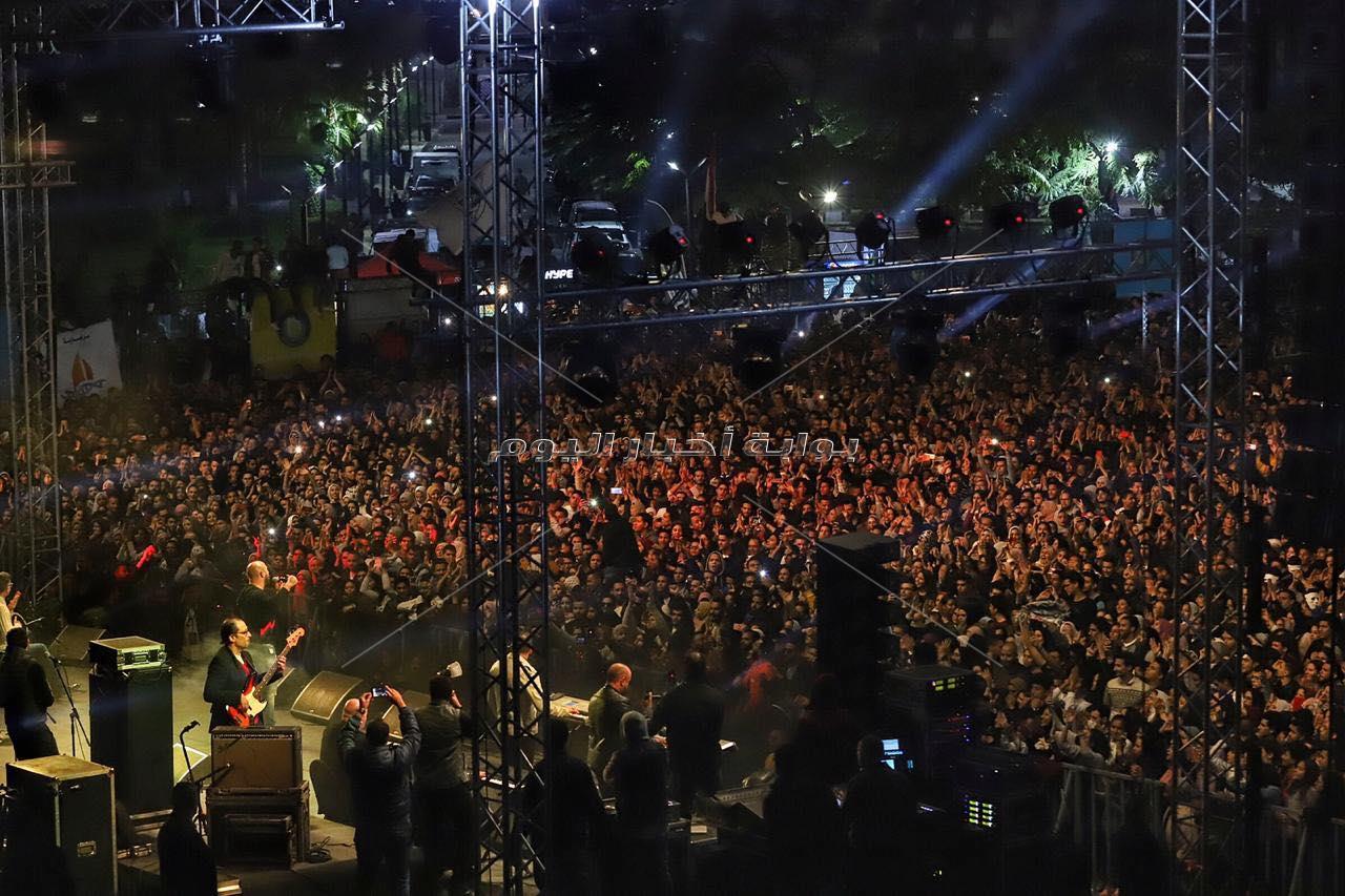 «العسيلي» يحشد مشاعر الطلاب بحفل جامعة مصر