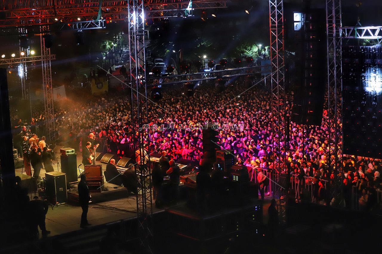 «العسيلي» يحشد مشاعر الطلاب بحفل جامعة مصر