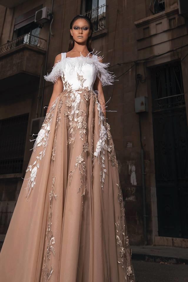 مصممة أزياء سورية تقدم فساتين مفعمة بالأنوثة