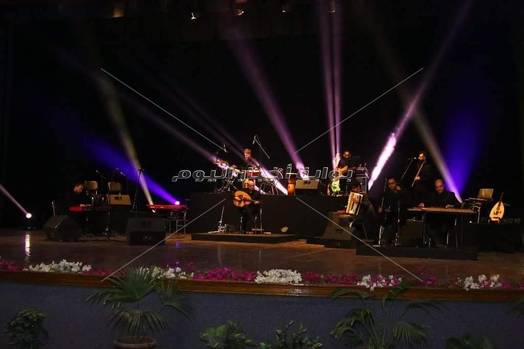 كايرو ستيبس تشدو بموسيقاها في المنيا بمشاركة وزيرة الثقافة