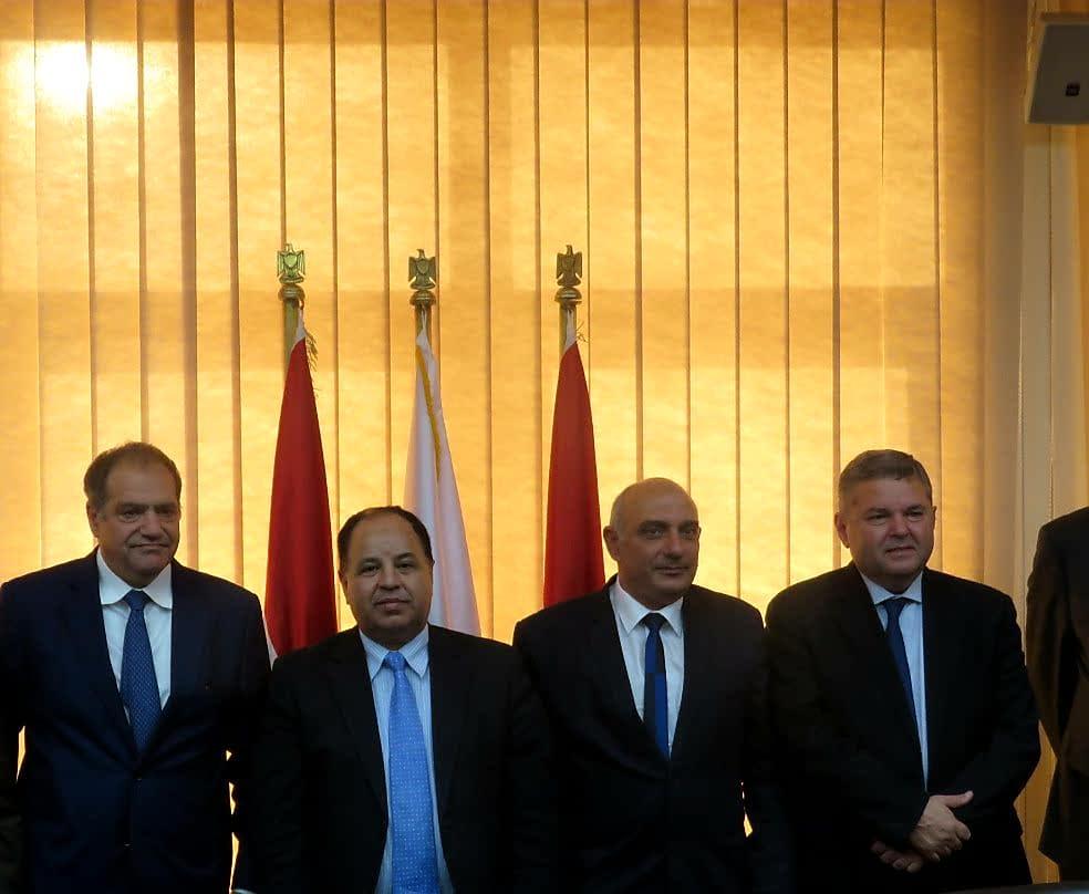 خلال تسوية نزاع عمرو افندي بحضور وزيرا قطاع الأعمال والمالية