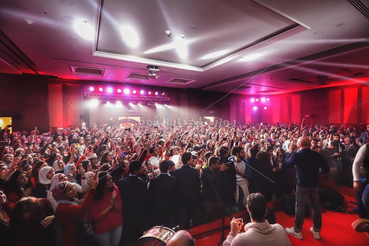 محمود العسيلي يُحيي حفلا غنائيا ضخما بالقرية الذكية