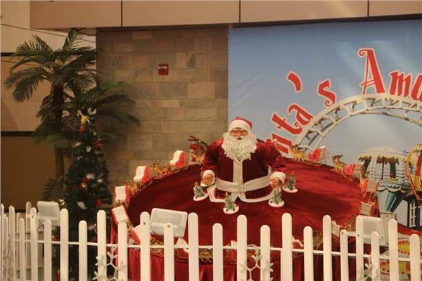 بالورود و«شجر الكريسماس».. المطارات المصرية تستعد لاحتفالات رأس السنة