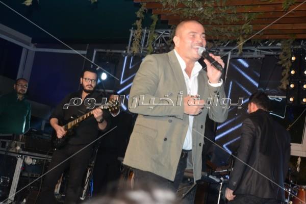 عمرو دياب يُشعل حفل «الكريسماس» في القاهرة الجديدة