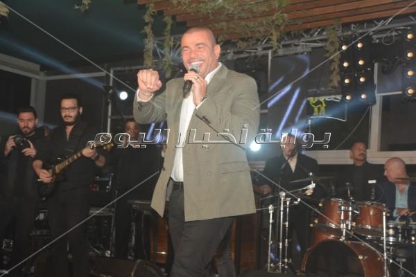 عمرو دياب يُشعل حفل «الكريسماس» في القاهرة الجديدة
