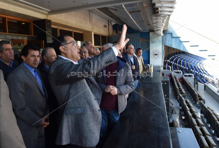 رئيس الوزراء يتابع أعمال تطوير إستاد القاهرة استعدادا لبطولة الأمم الإفريقية_ تصوير:أشرف شحاتة