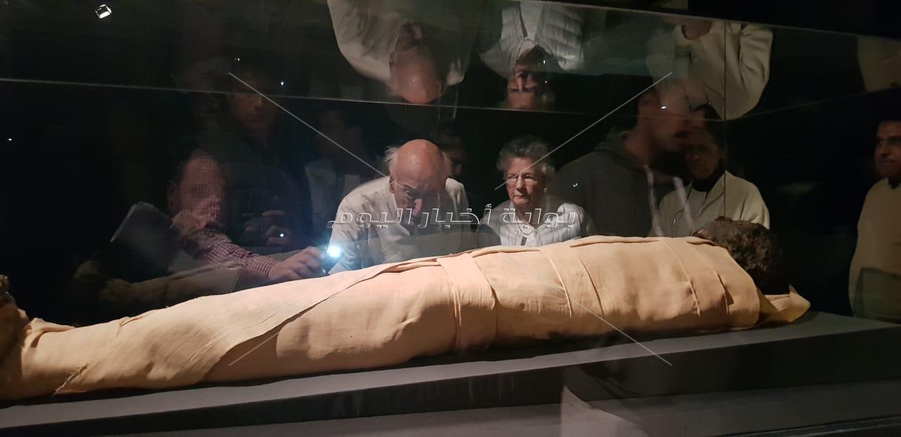 ديستان يشيد بالكنوز الاثرية بمتحف الاقصر ويحرص على إلتقاط الصور التذكارية بمعابد الكرنك