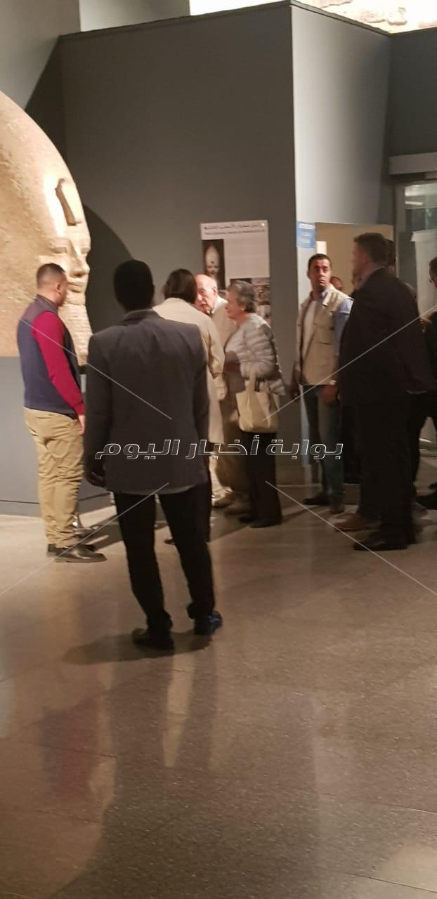 ديستان يشيد بالكنوز الاثرية بمتحف الاقصر ويحرص على إلتقاط الصور التذكارية بمعابد الكرنك