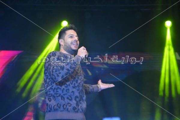 «حماقي» يحتفل مع جمهوره بألبومه الجديد بنادي الشمس