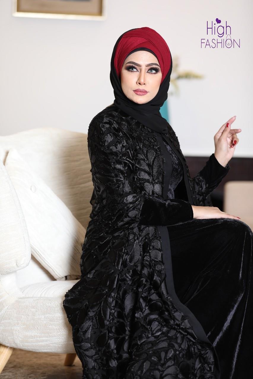 مصممة الأزياء ساجدة توفيق تقدم عبايات عصرية للمحجبات 