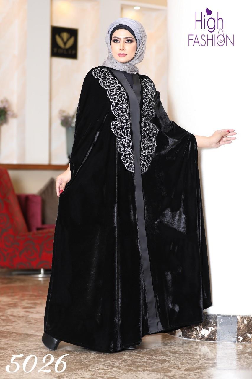 مصممة الأزياء ساجدة توفيق تقدم عبايات عصرية للمحجبات 