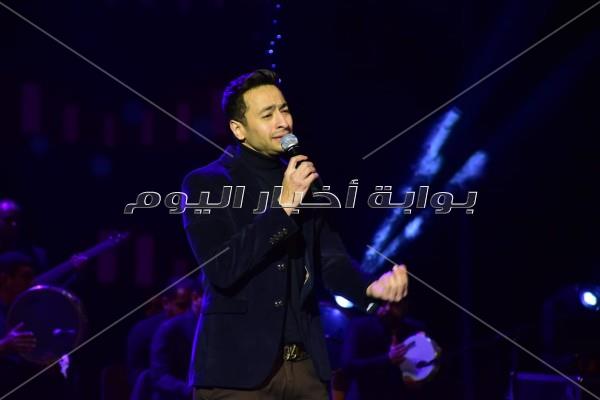 حمادة هلال يُشعل أكاديمية 6 أكتوبر بأغنيته الجديدة «اشرب شاي»
