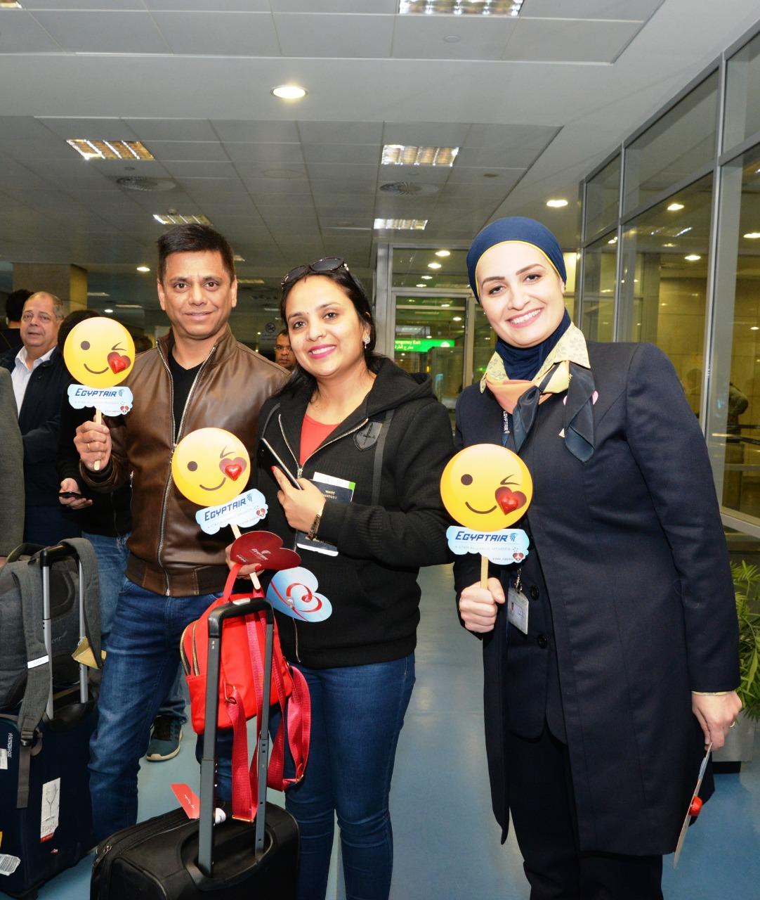 مصر للطيران تحتفل مع عملاءها بعيد الحب 
