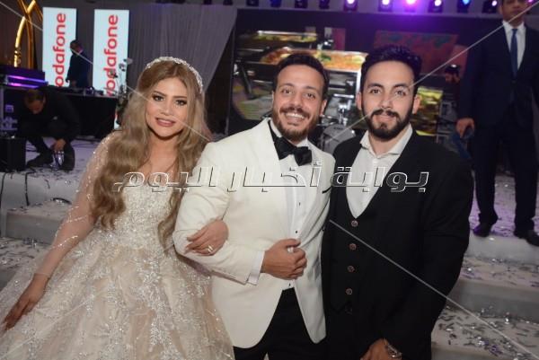 زفاف مجاني من عمرو دياب للفائزين في مسابقة ألبومه الجديد