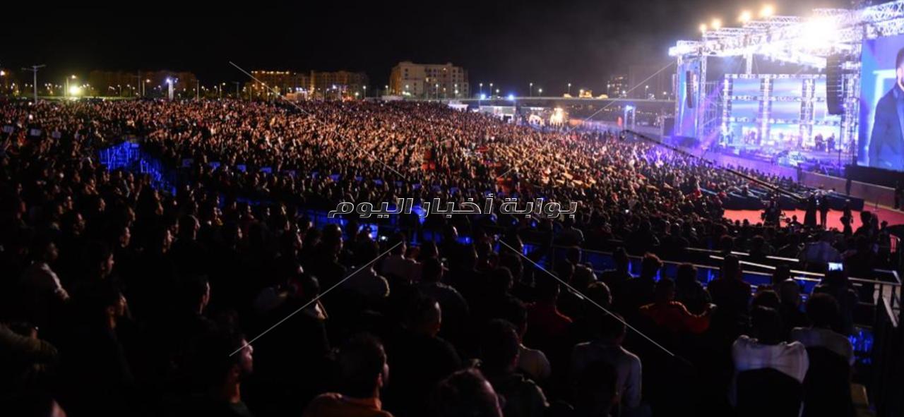 تامر حسني يقدم حفلا تاريخيا في السعودية بحضور جماهيري كبير 