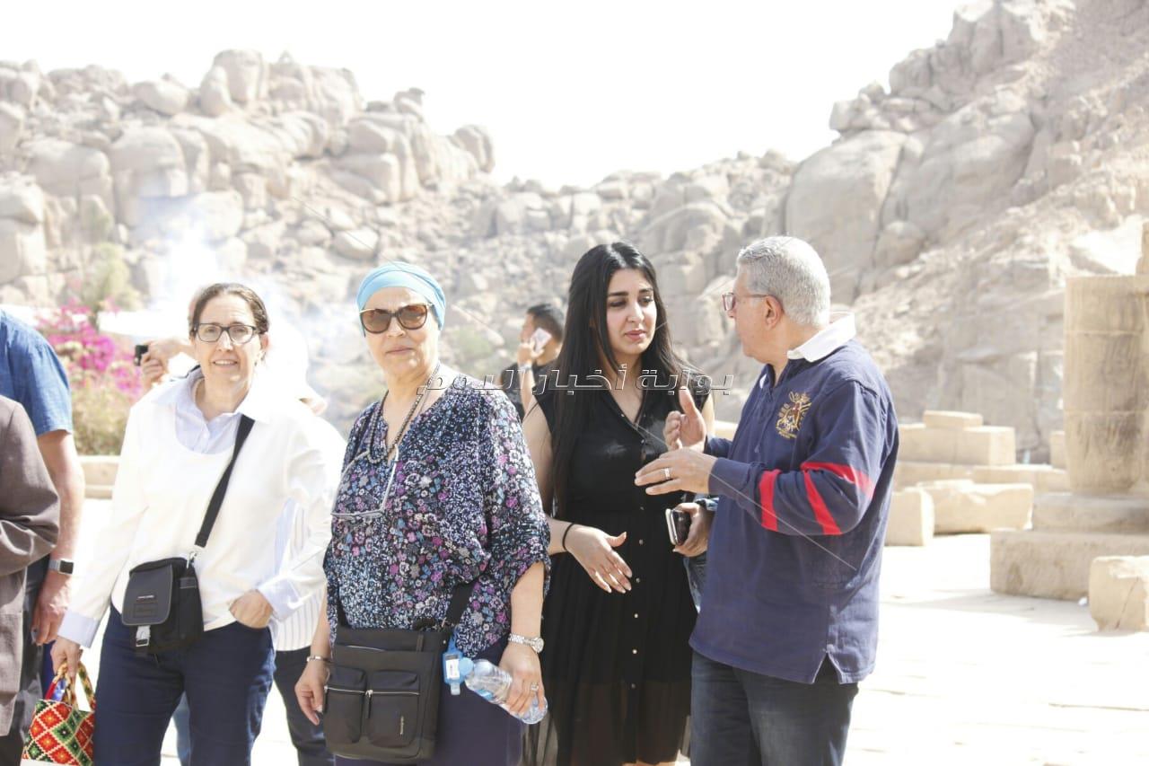 أحمد مجدي وجيهان خليل في جولة سياحية بأسوان