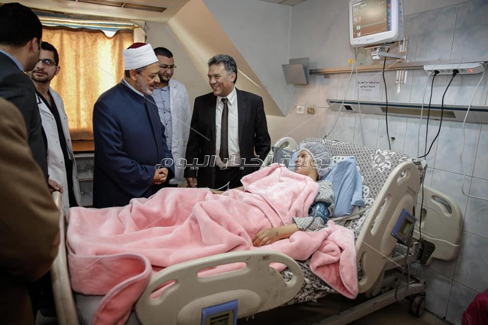 الإمام الأكبر يزور مصابي تفجير الدرب الأحمر الإرهابي في مستشفى الحسين الجامعي