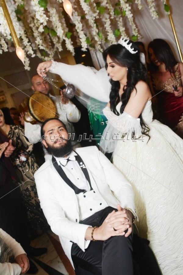 عبد الباسط حمودة وشذى ودينا يحتفلون بزفاف «أحمد وهيا»