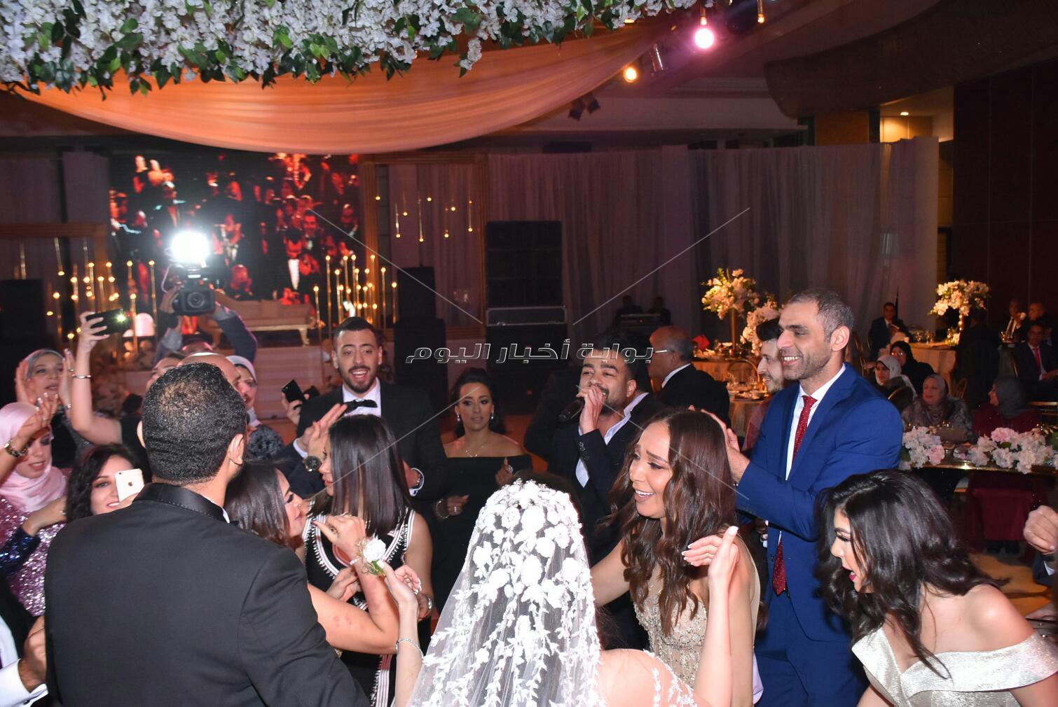 هيثم شاكر يتألق بحفل زفاف «عمرو ونوران»