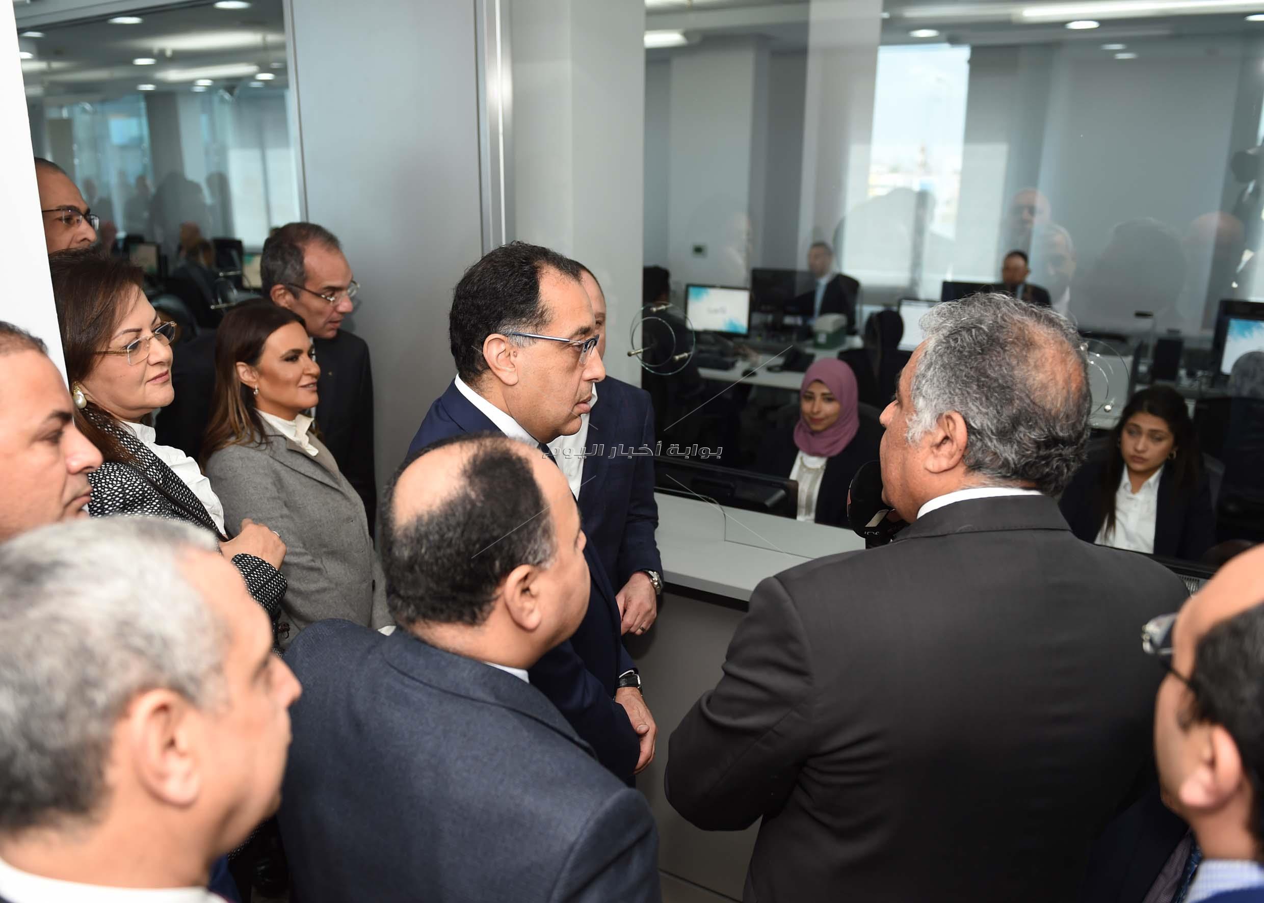 رئيس الوزراء يتفقد مركز الخدمات اللوجستية بمطار القاهرة