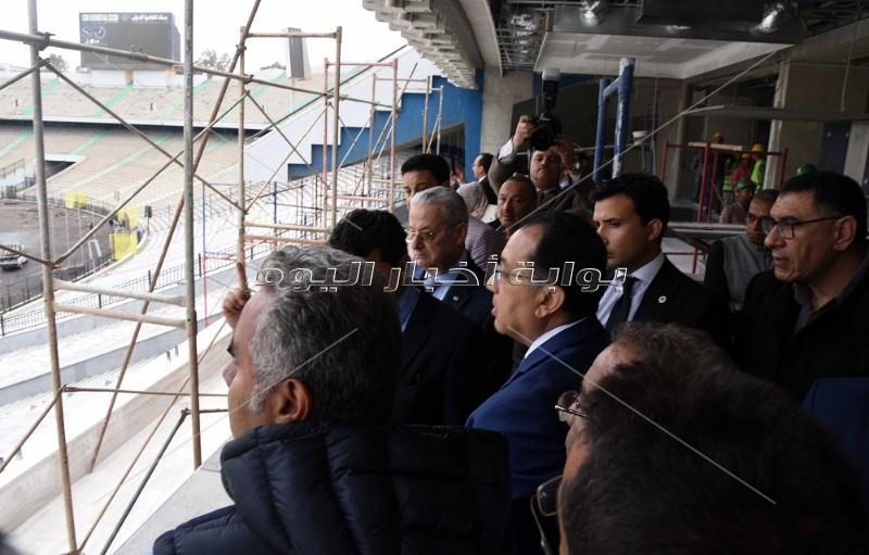 رئيس الوزراء يتفقد أعمال تطوير استاد القاهرة استعداداً لبطولة كأس الأمم الافريقية لكرة القدم