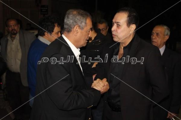 عدوية ومحمد فؤاد وحكيم في عزاء علاء الغول