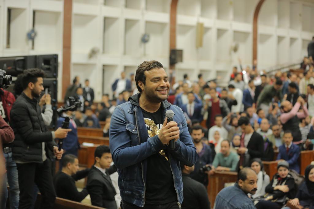 صور| رامي صبري يتألق في «جامعة المنصورة» تحت شعار «حفل الخير»
