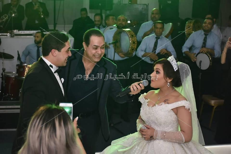 حكيم ودينا يُشعلان زفاف ابنة عبد الرحيم علي
