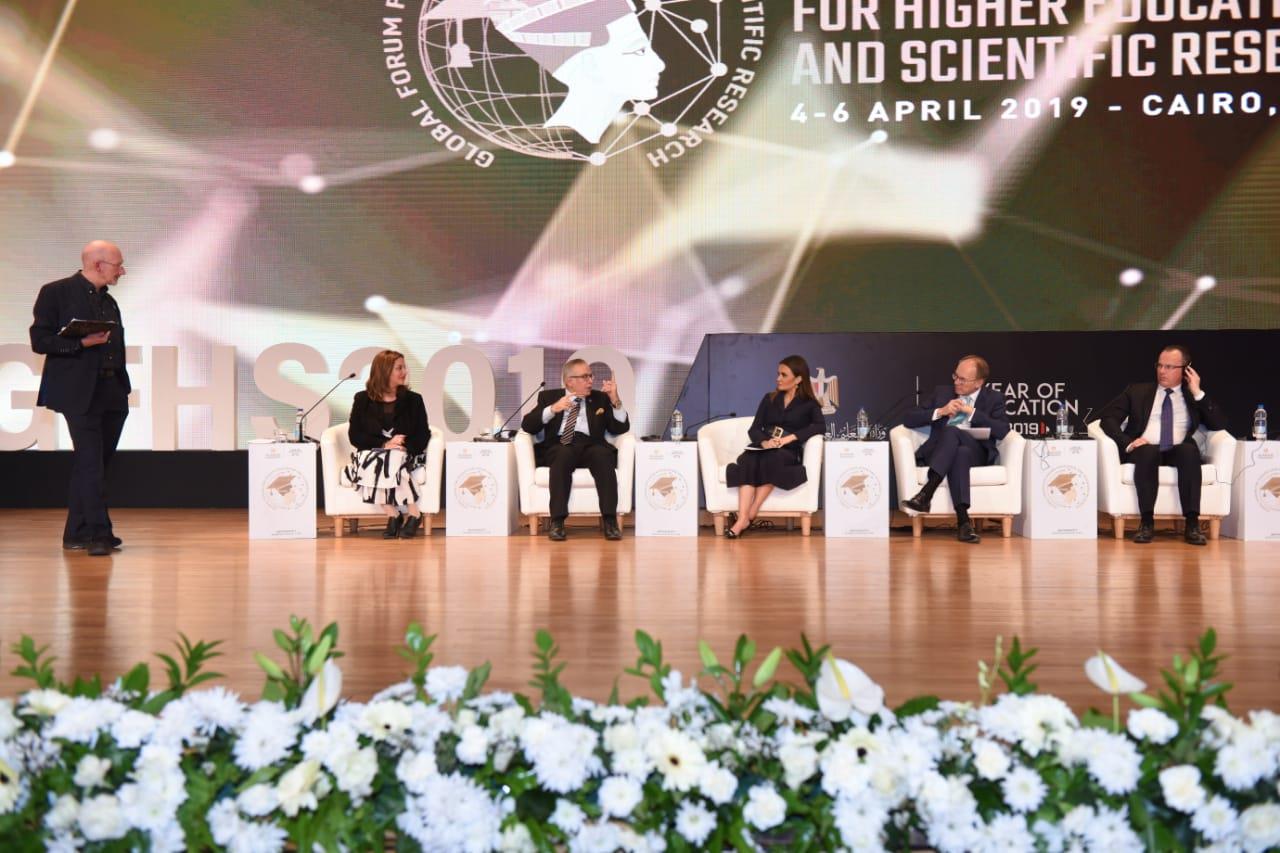 وزيرة الاستثمار تشارك في المنتدى العالمي للتعليم العالي والبحث العلمي