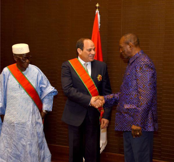 السيد الرئيس يتقلد أرفع وسام في جمهورية غينيا