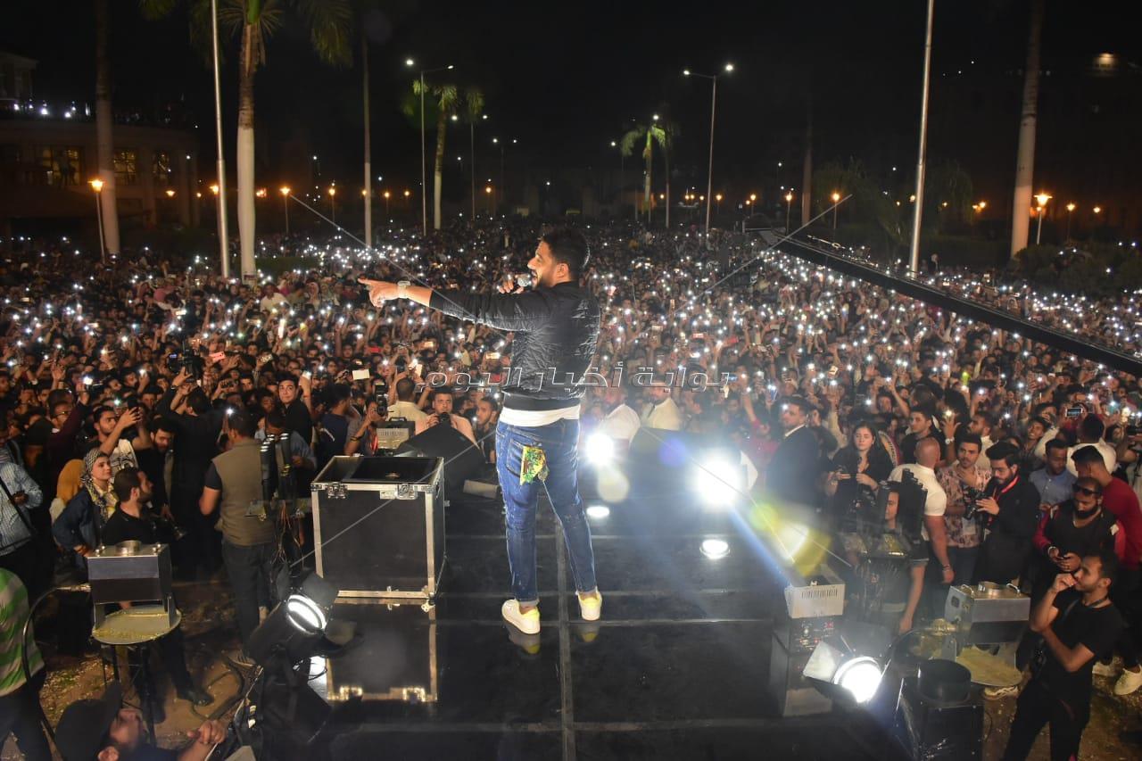 حماقي يتألق أمام قبة جامعة القاهرة.. بحضور يتخطى 100 ألف طالب 
