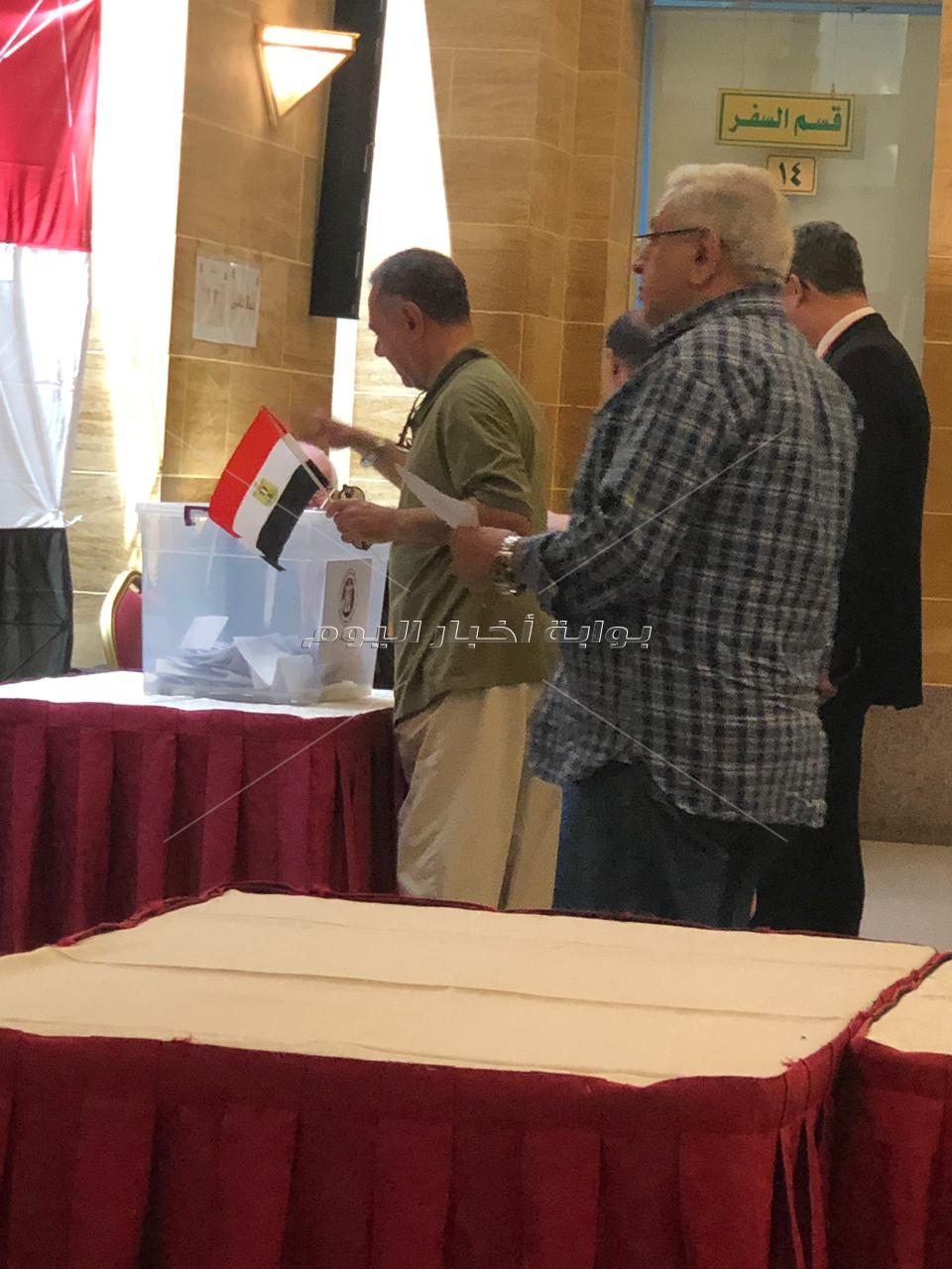 التعديلات الدستورية في قنصلية مصر بجدة