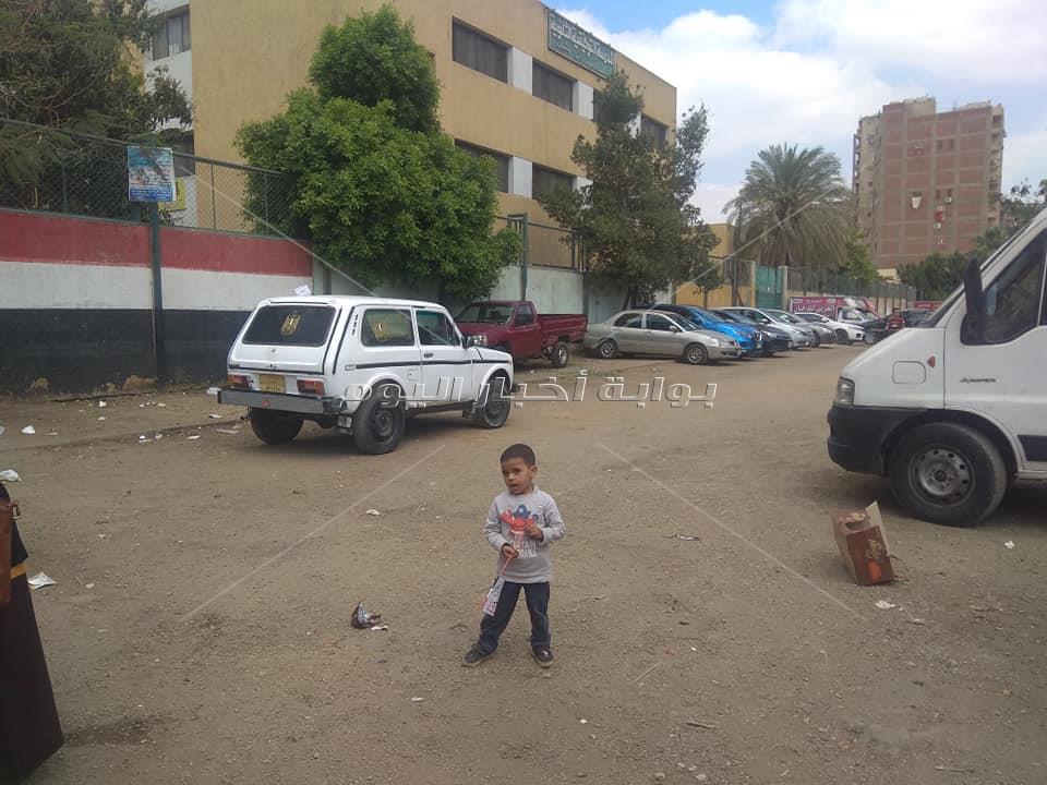 اطفال شبرا يحملون علم مصر ويشاركون في الاستفتاء على الدستور