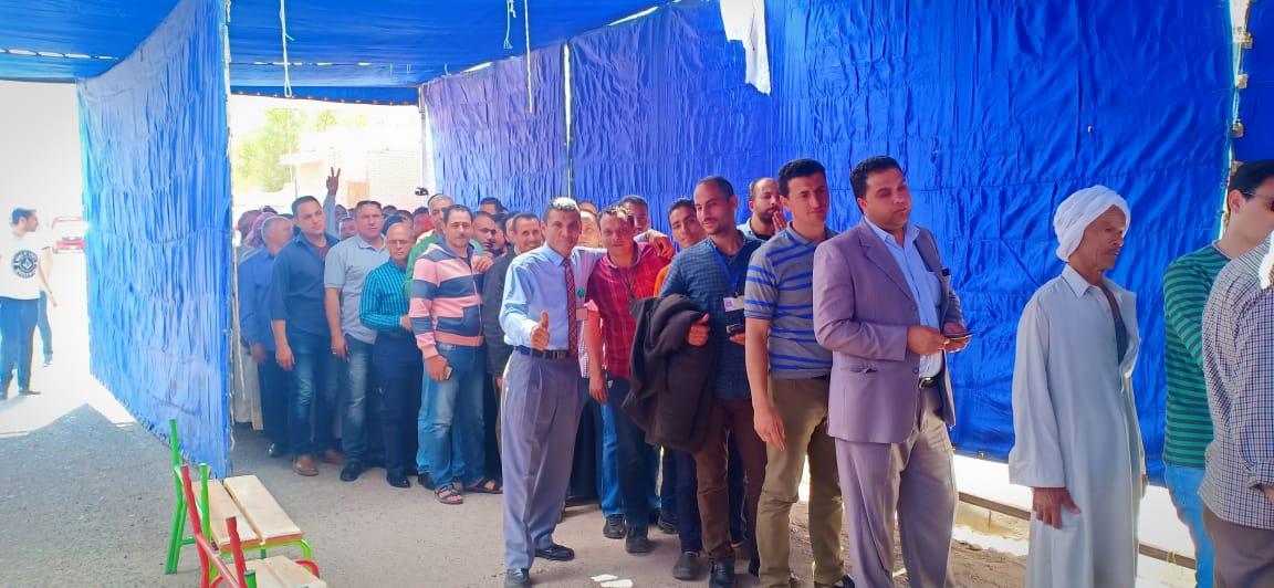  العاملون بمطار شرم الشيخ يحرصون على المشاركة باستفتاء الدستور