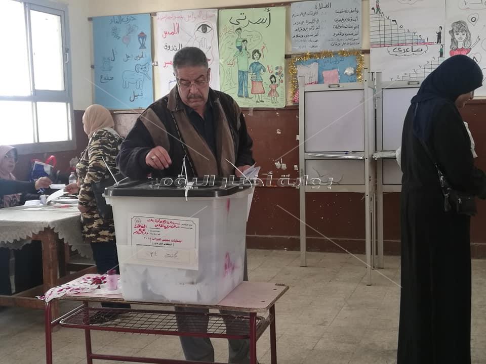  توافد الناخبين في الساعة الأولى بدار السلام