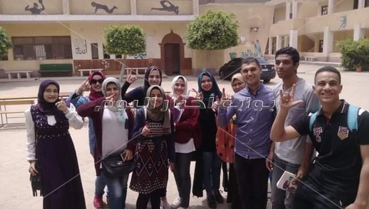 طلاب الجامعة يشاركون في الاستفتاء على التعديلات الدستورية ببنها