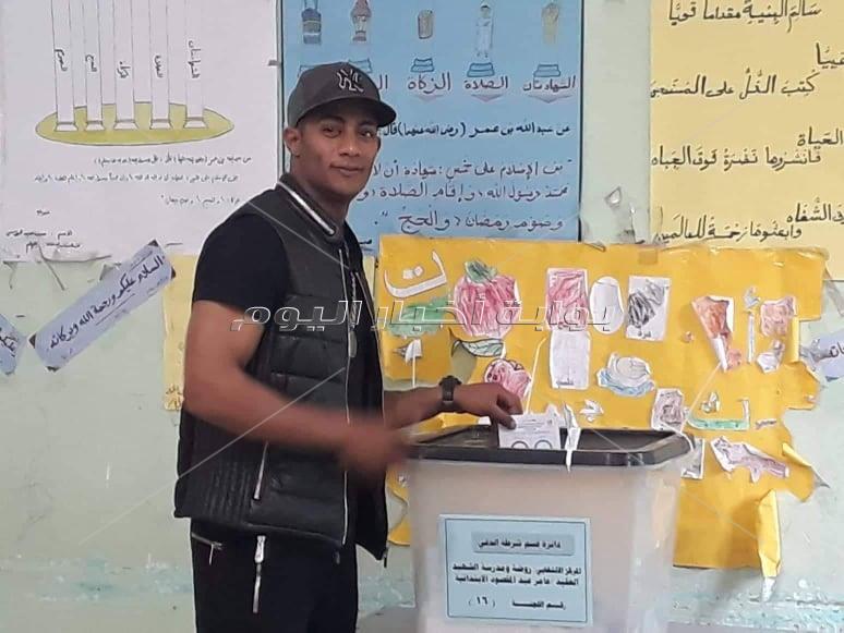 الفنان محمد رمضان يصوت على التعديلات الدستورية
