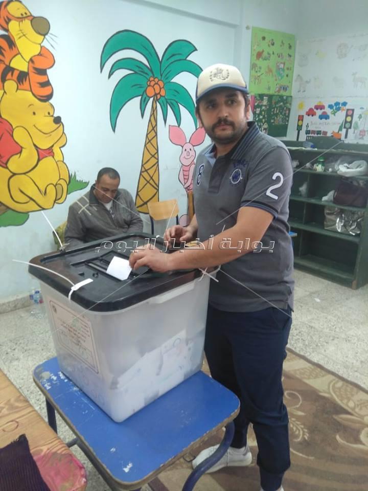 مصطفى خاطر يدلى بصوته في الاستفتاء على التعديلات الدستورية بأكتوبر